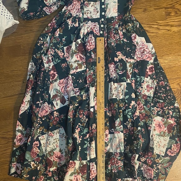 Floral Patchwork Maxi Dress with Puff Sleeves size 6 - Picture 7 of 11